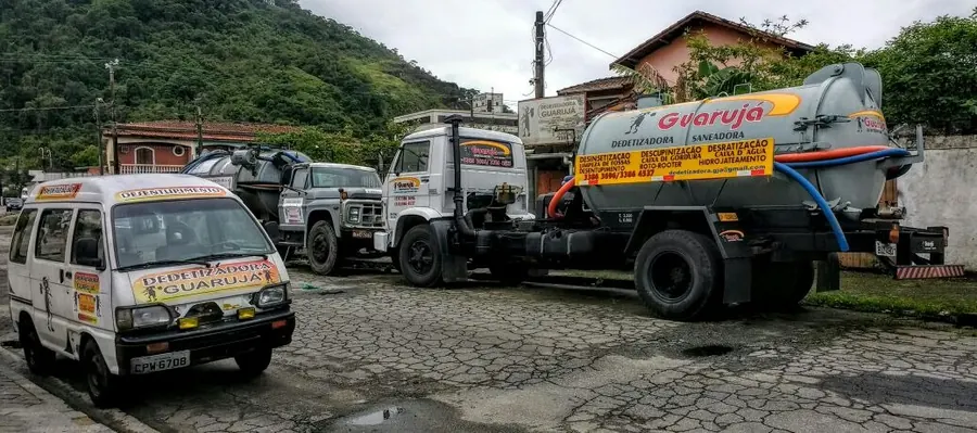 Foto de serviço de dedetização e desentupimento no Guarujá